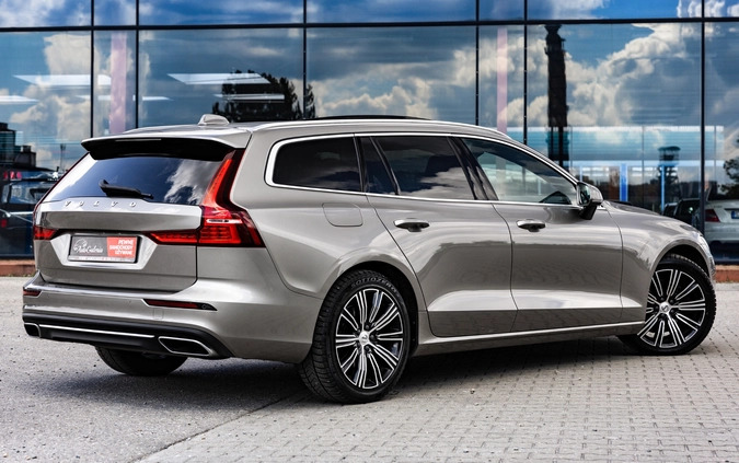 Volvo V60 cena 114900 przebieg: 104584, rok produkcji 2019 z Gryfice małe 781